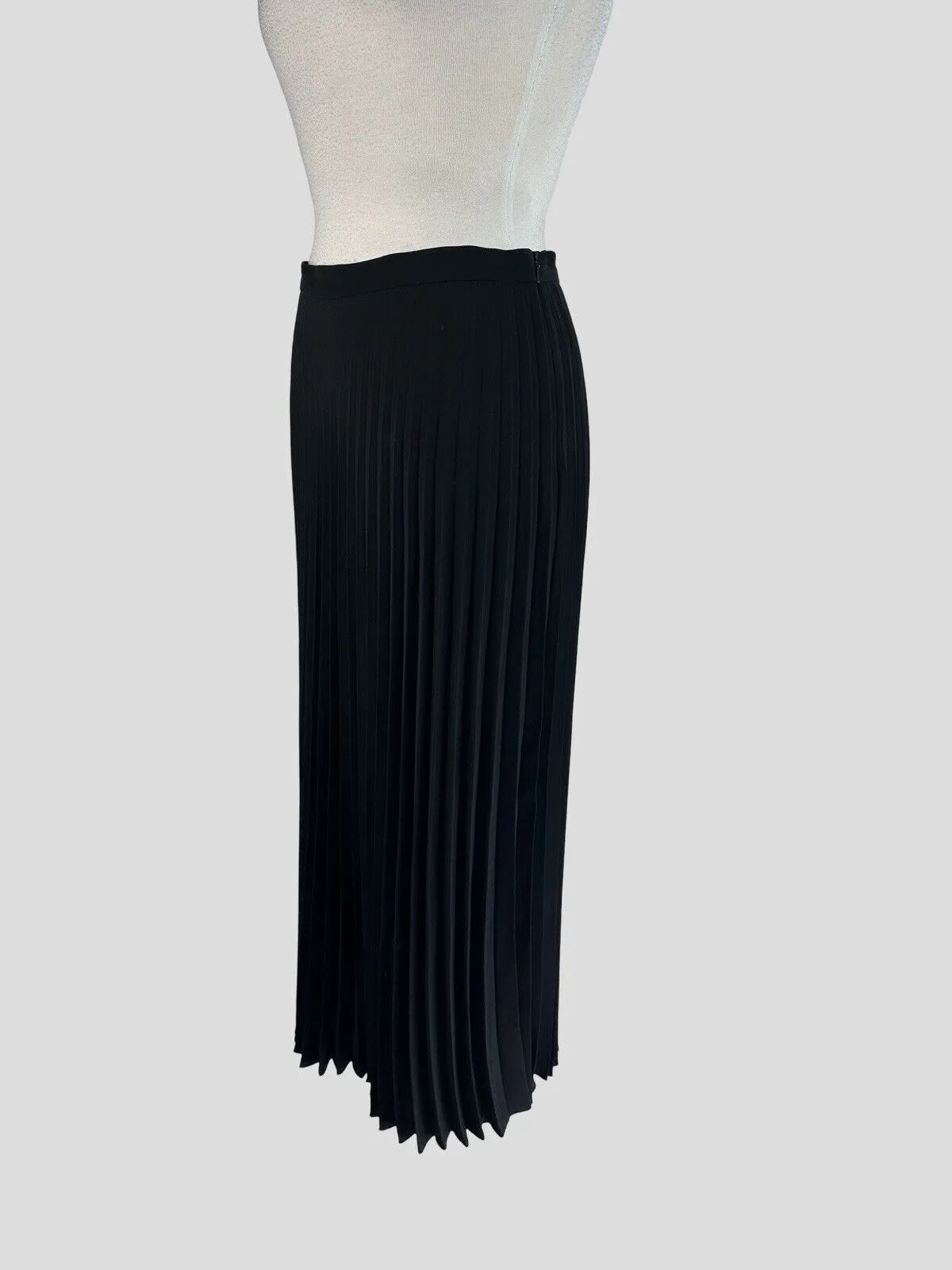 Max Mara black pleated midi skirt size UK12/US8