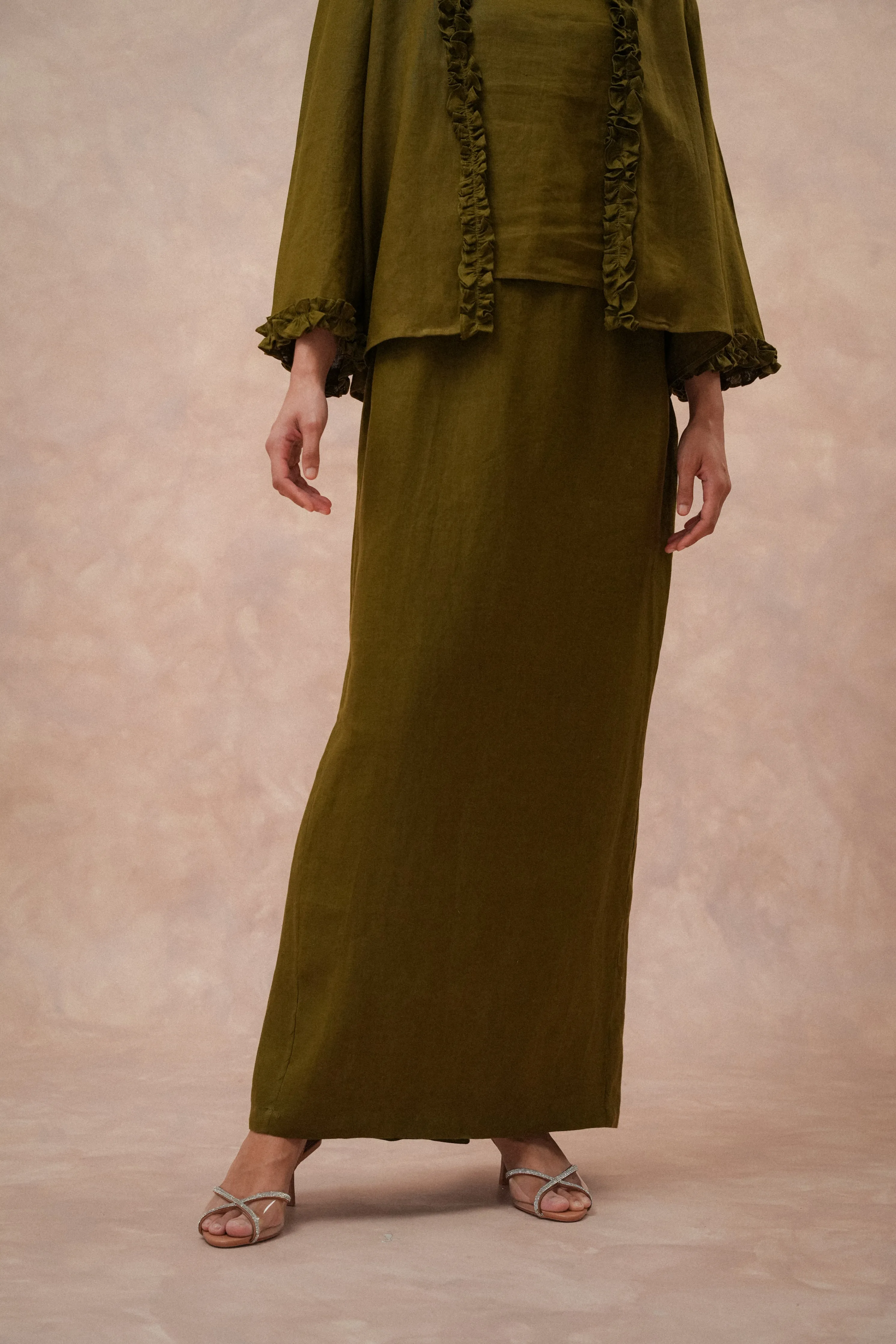 The Classic Pleated Linen Skirt in Olive