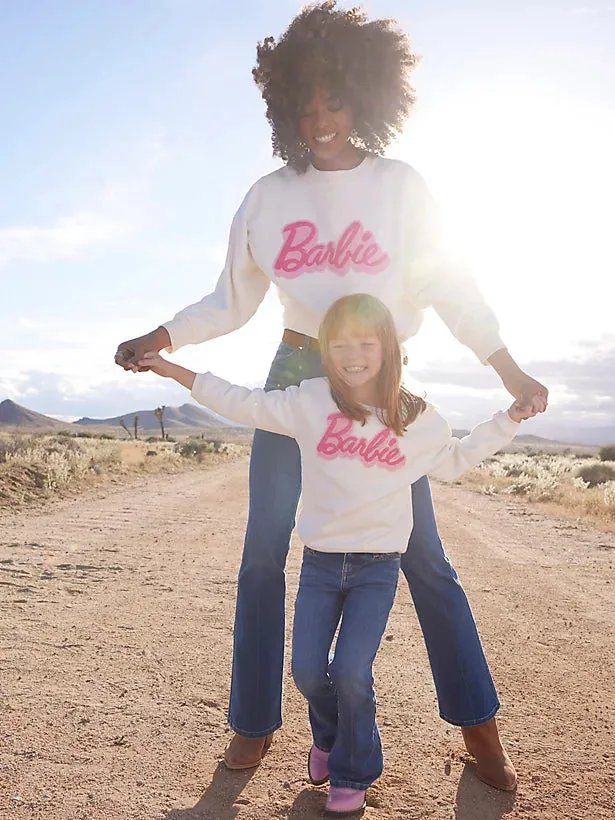 WRANGLER WOMENS X BARBIE™ RELAXED LOGO SWEATSHIRT IN WORN WHITE